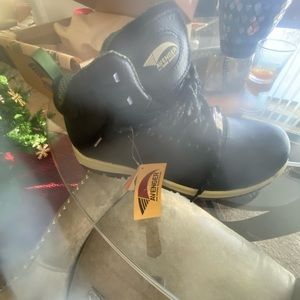 Avenger work boots new size 9.5 men’s